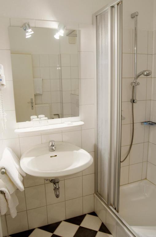 Hotel-Cafe "Schauinsland" Horn-Bad Meinberg Rum bild